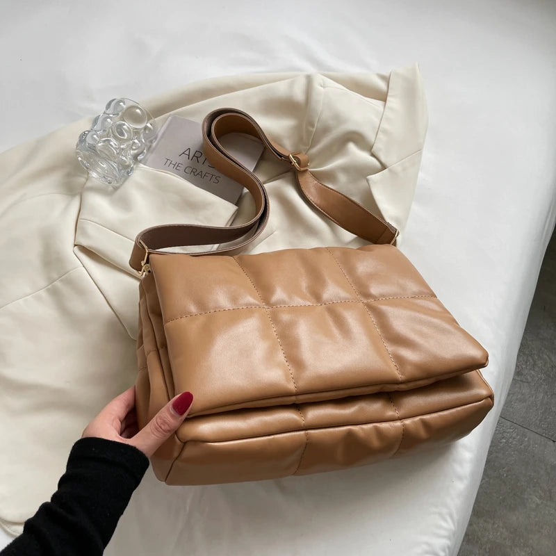 2021 Winter Fluffy Ladies Shoulder Bag Quilted Plaid Luxury Designer Handbag Minimalist Female Flap Crossbody Bags